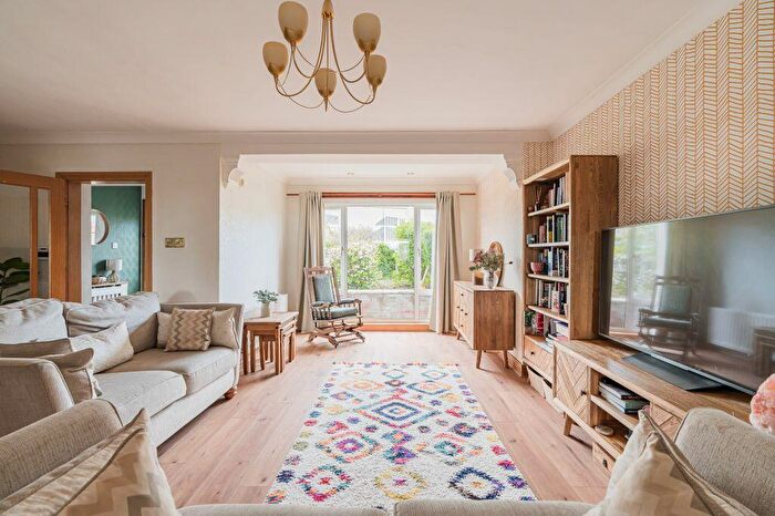 3 Bedroom Semi-Detached Villa For Sale In Dundas Place, Kirkliston, EH29
