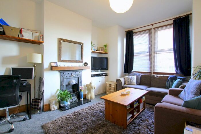 3 Bedroom Maisonette To Rent In Sellincourt Road, London, SW17