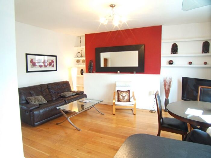 2 Bedroom Flat To Rent In Holland Rd, London, W14