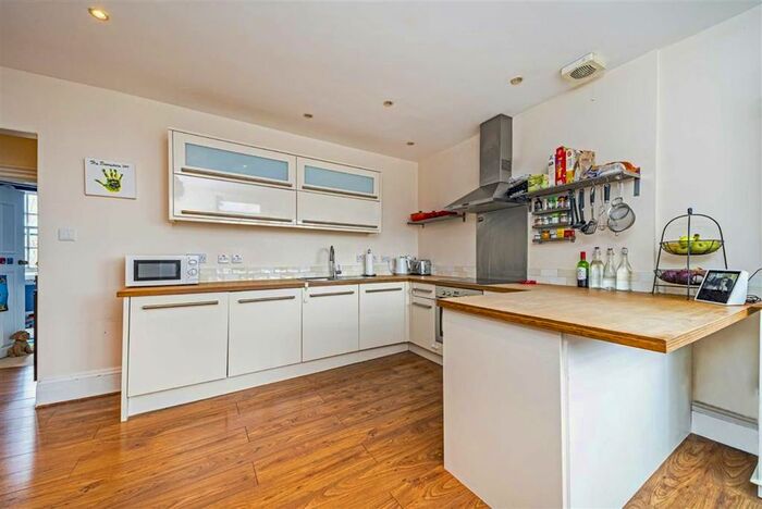2 Bedroom Flat To Rent In High Street, Teddington, TW11