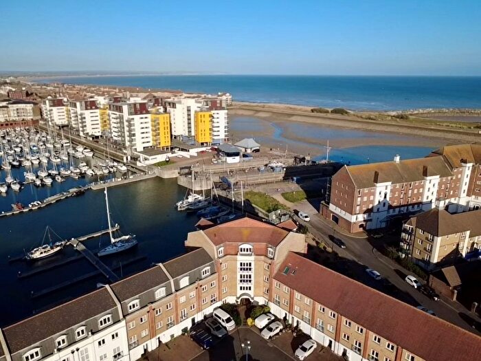 3 Bedroom Property For Sale In The Piazza, Eastbourne, BN23