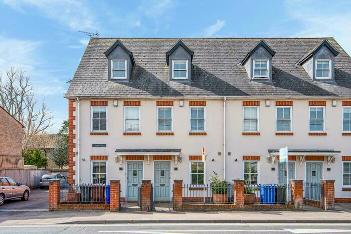3 Bedroom Town House To Rent In Kidlington, Oxfordshire, OX5