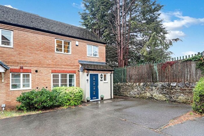 3 Bedroom Semi-Detached House For Sale In Murray Close, Nottingham, NG5