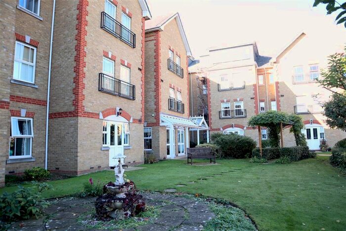 1 Bedroom Flat To Rent In Draper Close, Isleworth TW7