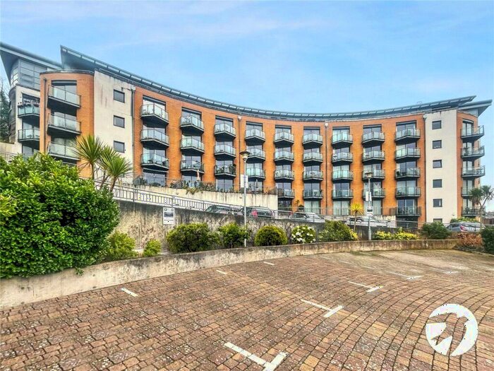 2 Bedroom Flat To Rent In Barrier Road, Chatham, Kent, ME4