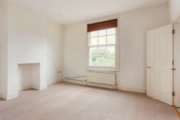 1 Bedroom Flat To Rent In Trinity Place, Windsor, SL4