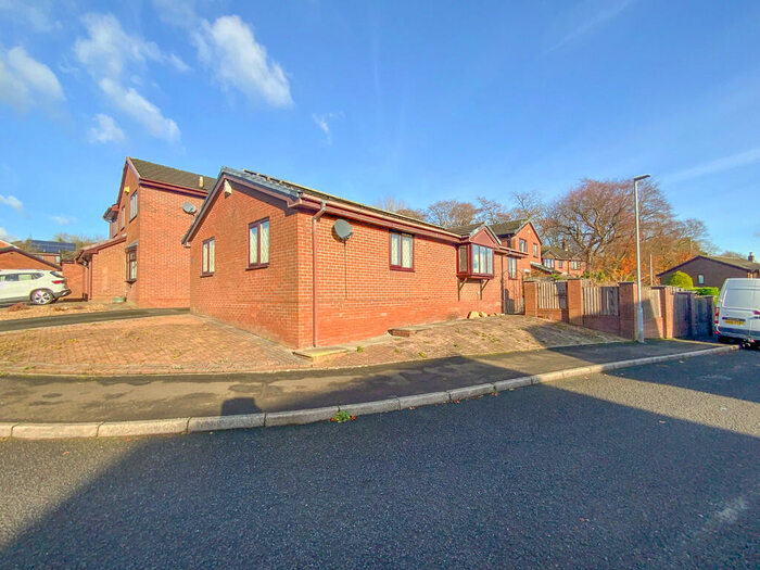 2 Bedroom Detached Bungalow To Rent In Printers Park, Hollingworth, SK14