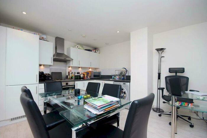 2 Bedroom Flat To Rent In Meath Crescent, Bethnal Green, London, E2