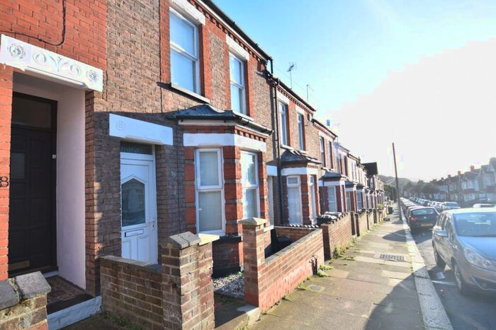 3 Bedroom Terraced House To Rent In Talbot Road, Luton, Bedfordshire, LU2