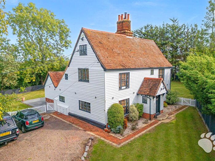 4 Bedroom Detached House For Sale In Highlands Road, Battlesbridge, SS11