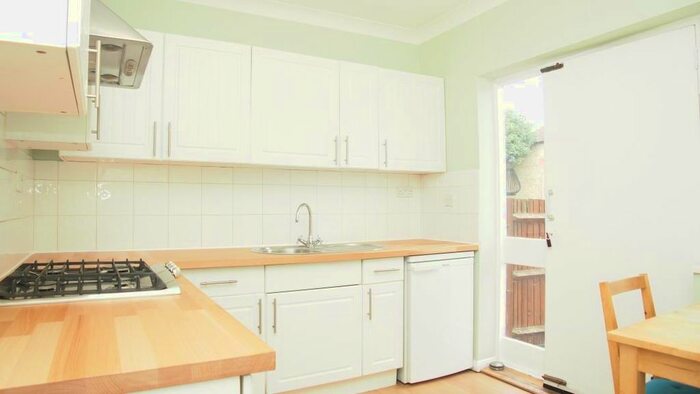 1 Bedroom Flat To Rent In Lascotts Road, Wood Green, N22