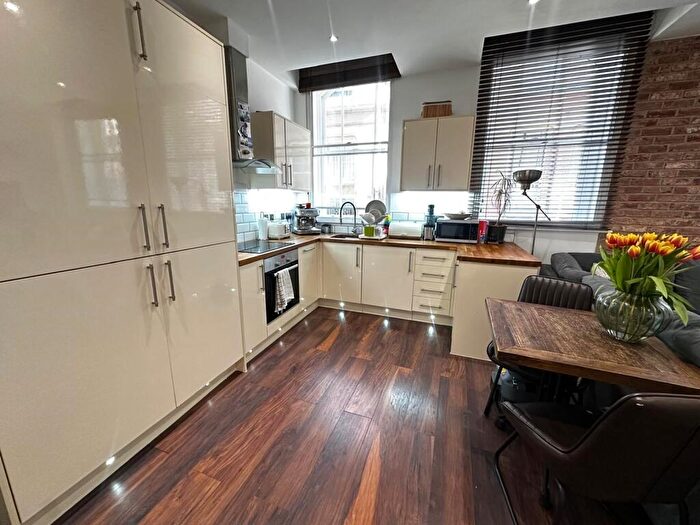 2 Bedroom Apartment To Rent In Hounds Gate Court, Nottingham, NG1