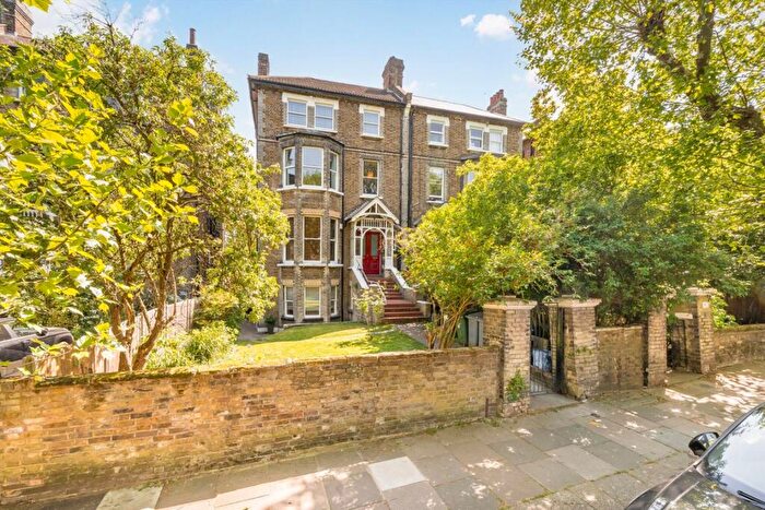 2 Bedroom Flat For Sale In Christchurch Avenue, Brondesbury Park, NW6