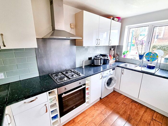 4 Bedroom Property To Rent In Gurney Close, Stratford, E15
