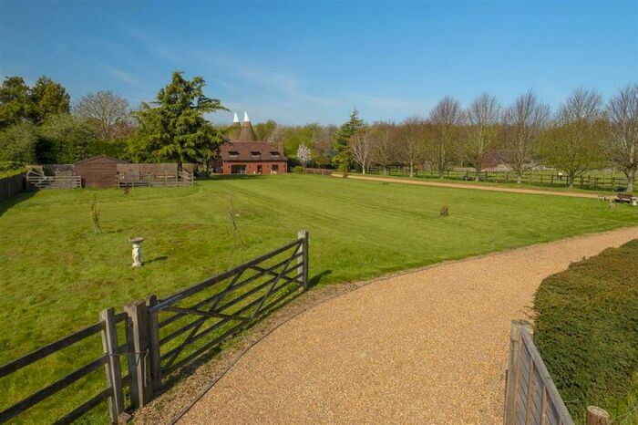 4 Bedroom Detached House For Sale In The Oaks, Well Lane, Ospringe, ME13