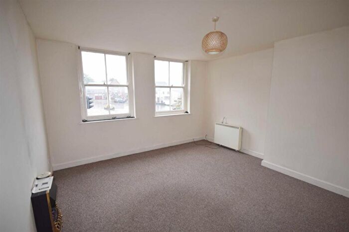 1 Bedroom Flat To Rent In White Lion House, Market Place, Belper, DE56