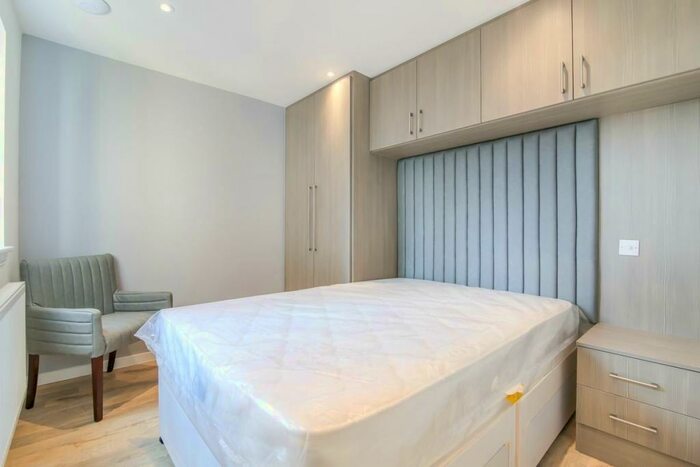 3 Bedroom Apartment To Rent In Balham High Road, Balham, SW12