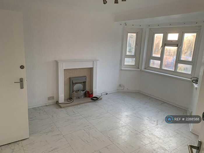 2 Bedroom Flat To Rent In Chingford Lane, Woodford Green, IG8