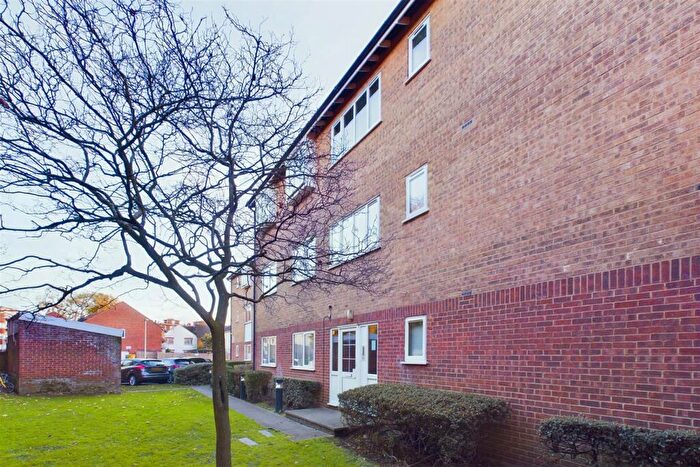 1 Bedroom Flat To Rent In Willow Court, Trinity Close, Leytonstone, London, E11