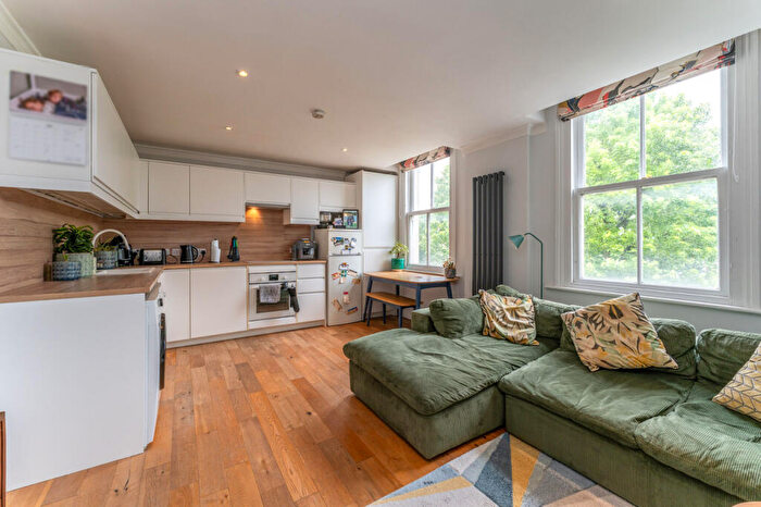 1 Bedroom Flat For Sale In Tollington Road, London, N7