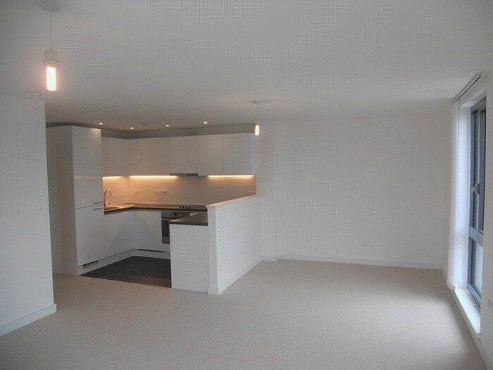 2 Bedroom Flat To Rent In Queensway, Queensway, Redhill, Surrey, RH1