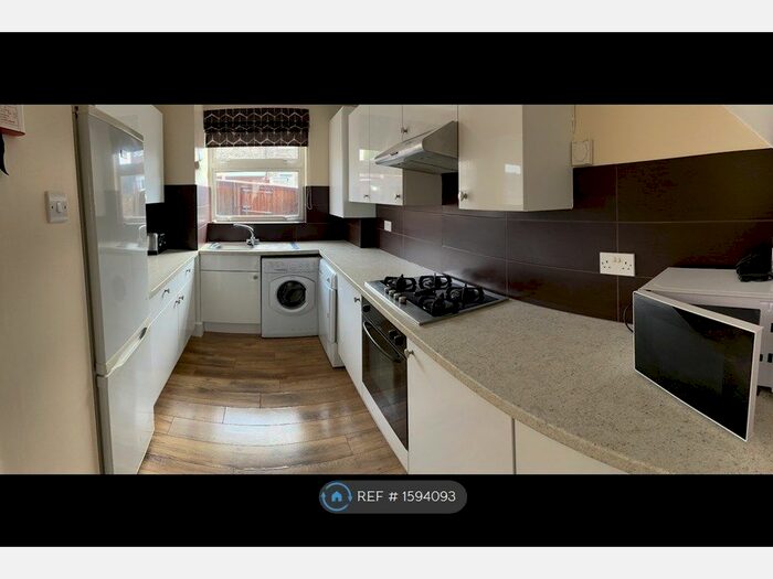 4 Bedroom End Of Terrace House To Rent In Thorpe Walk, Colchester, CO4
