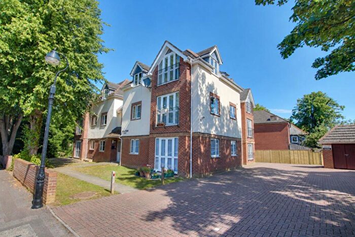 2 Bedroom Flat For Sale In Oak Road, Woolston, SO19