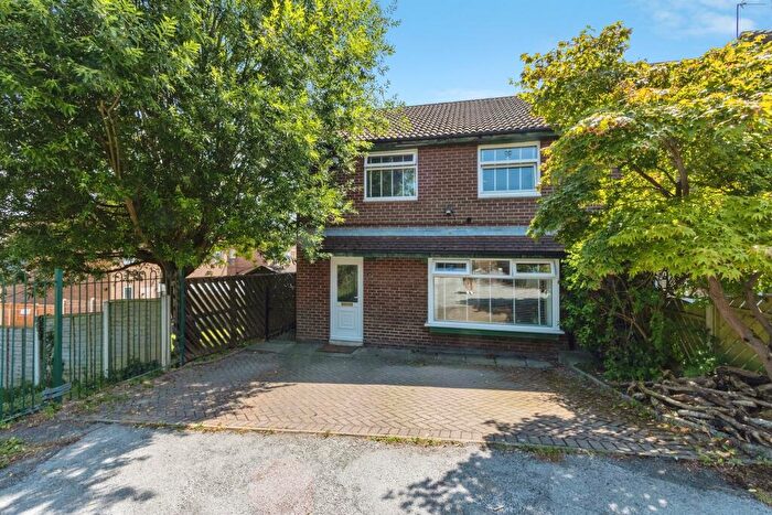 4 Bedroom End Of Terrace House For Sale In White Laithe Gardens, Leeds, LS14