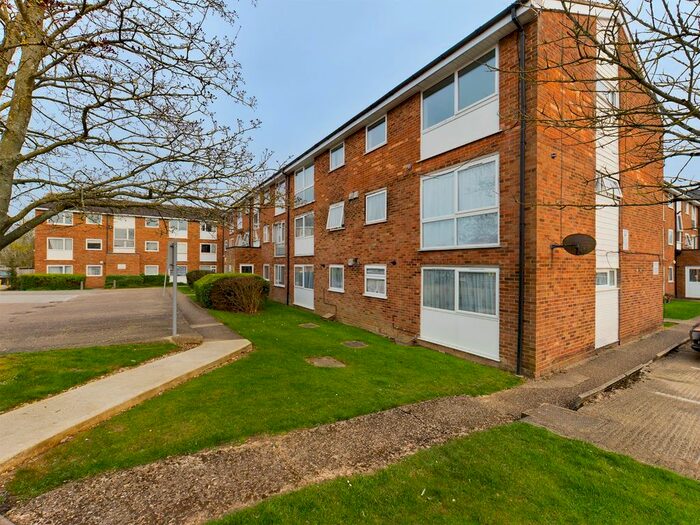 2 Bedroom Flat To Rent In Burns Drive, Hemel Hempstead, Hertfordshire, HP2