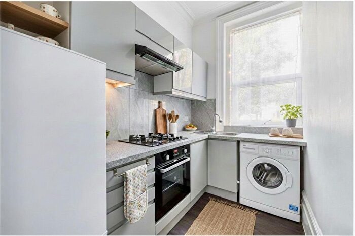 1 Bedroom Flat To Rent In Horn Lane, Acton, W3