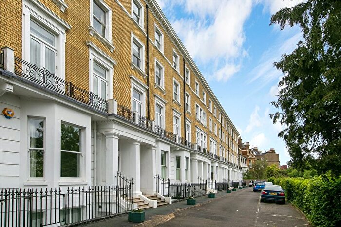 2 Bedroom Flat To Rent In Stuart Court, Richmond Hill, Richmond, Surrey, TW10