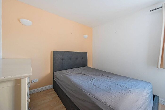 1 Bedroom Flat To Rent In Gaselee Street, Canary Wharf, London, E14