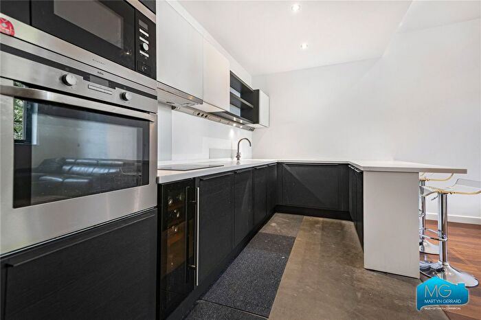 2 Bedroom Flat To Rent In Highgate Road, Kentish Town, London, NW5