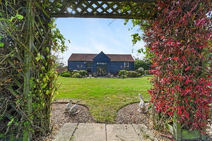 4 Bedroom Barn Conversion For Sale In Kirby Le Soken, CO13
