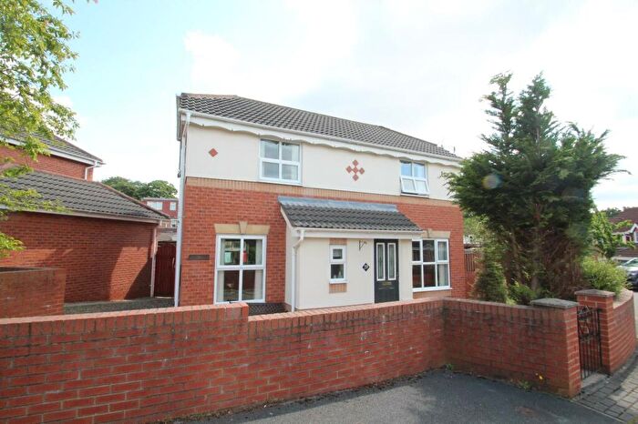 3 Bedroom Detached House To Rent In Woodlea Gardens, Meanwood, Leeds, LS6