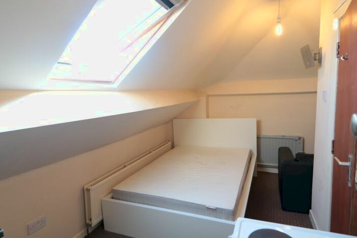 1 Bedroom Studio To Rent In Barlow Moor Road, Chorlton, M21