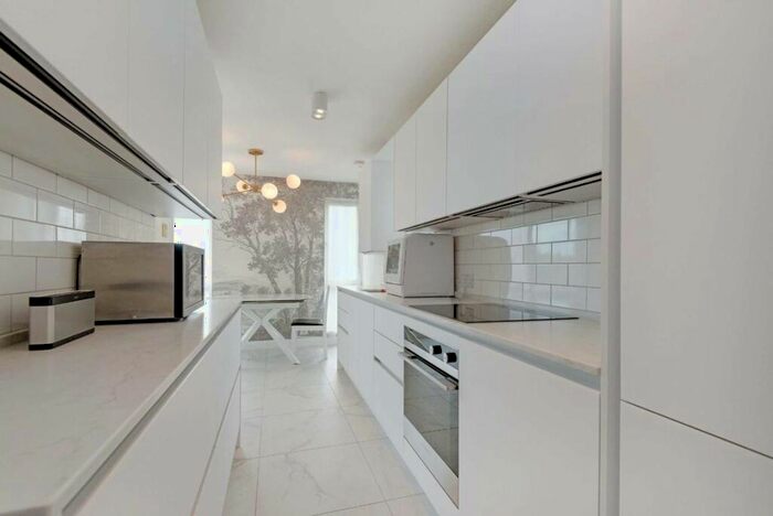 2 Bedroom Flat To Rent In Farm Avenue, West Hampstead, NW2