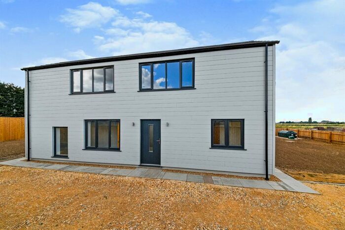 3 Bedroom Detached House For Sale In Hall Road, Outwell, Wisbech, PE14