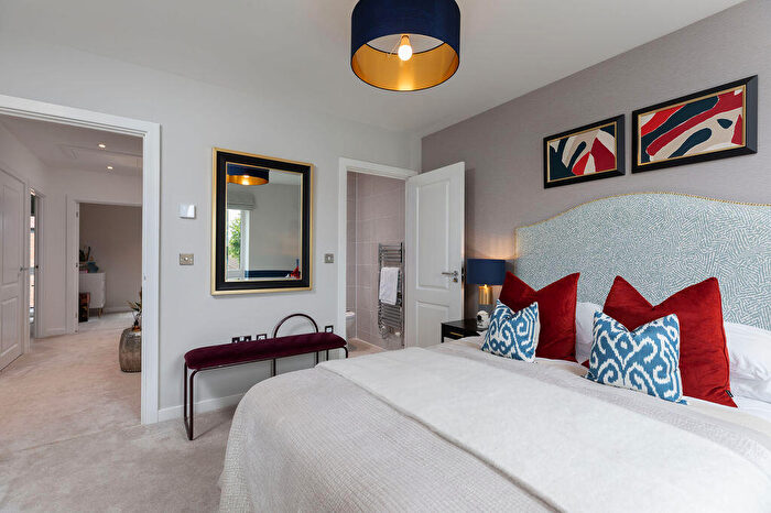 4 Bedroom Detached House For Sale In Suttons Lane, Havering, Hornchurch, RM12