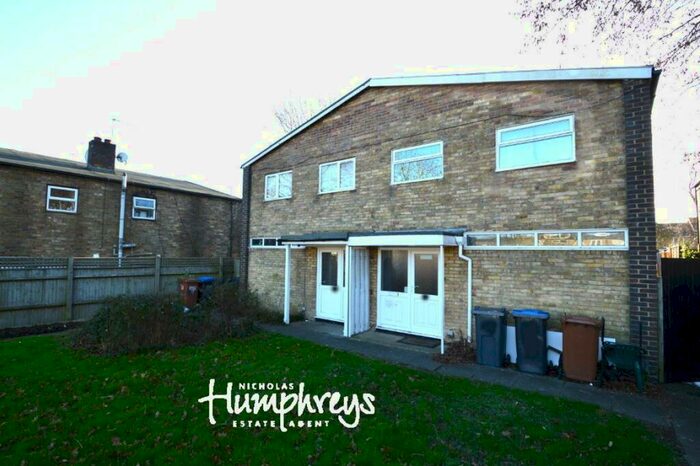 4 Bedroom House To Rent In Woods Avenue, AL10