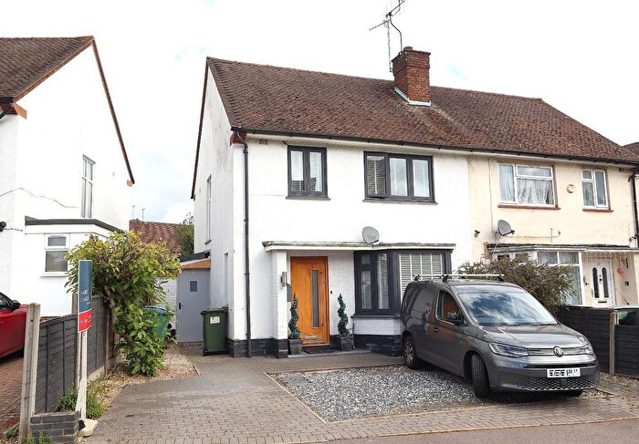 3 Bedroom Semi-Detached House For Sale In Garston Lane, Watford, WD25