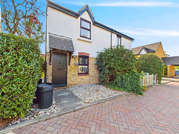 1 Bedroom Semi-detached House To Rent In Hyacinth Close, Hampton, TW12