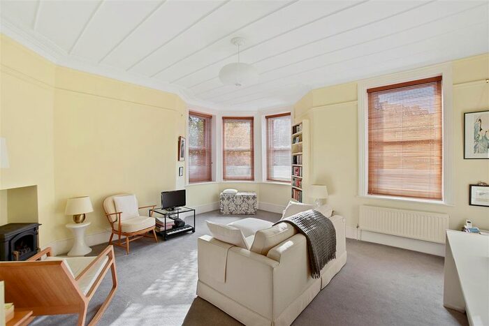 2 Bedroom Flat For Sale In Delaware Road, London, W9