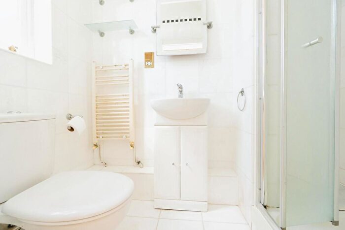 2 Bedroom Apartment To Rent In Livingston Drive, Liverpool, Merseyside, L17