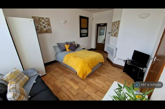 Studio To Rent In Windsor Road, Newton Heath, M40