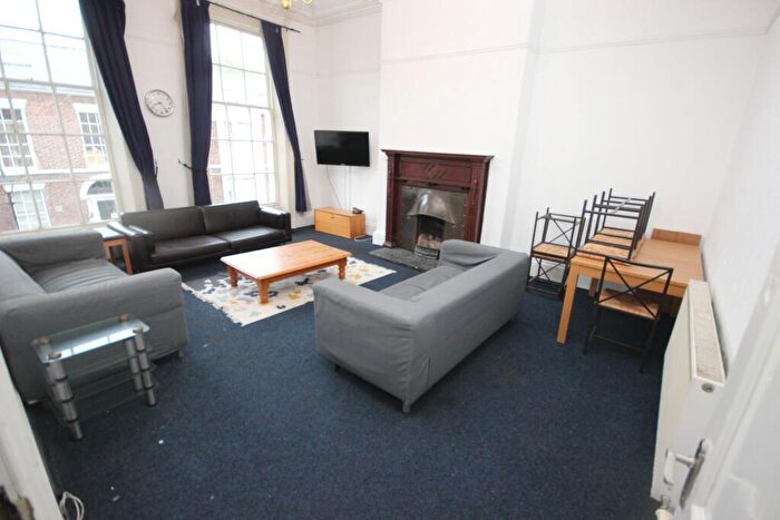 6 Bedroom Flat To Rent In Chatham Street, City Centre, L7