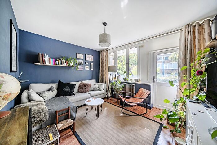 2 Bedroom Maisonette For Sale In Cronin Street, London, SE15