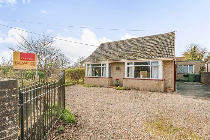 3 Bedroom Detached Bungalow For Sale In Lashford Lane, Abingdon, Oxfordshire, OX13