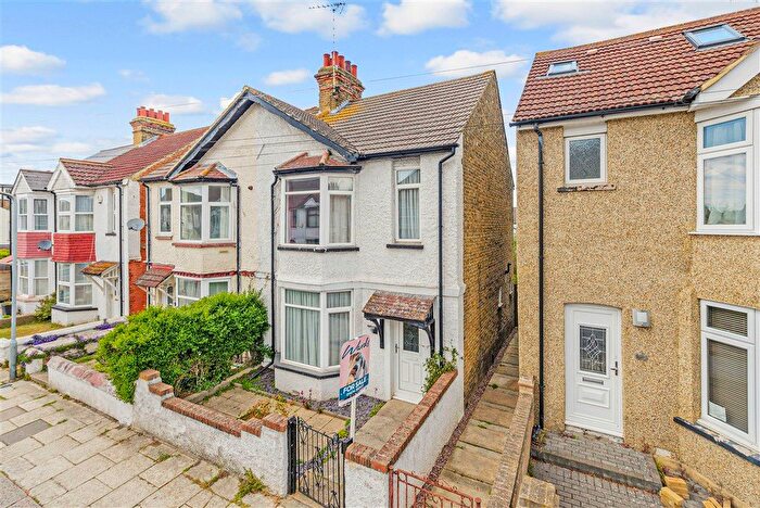 3 Bedroom Semi Detached House For Sale In Ferndale Road, Gravesend, Kent, DA12