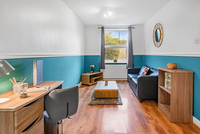 1 Bedroom Flat To Rent In Victoria Terrace, Leeds, LS3